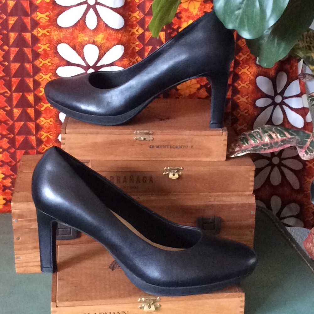 Clarks Adriel viola pumps size 11 woman’s